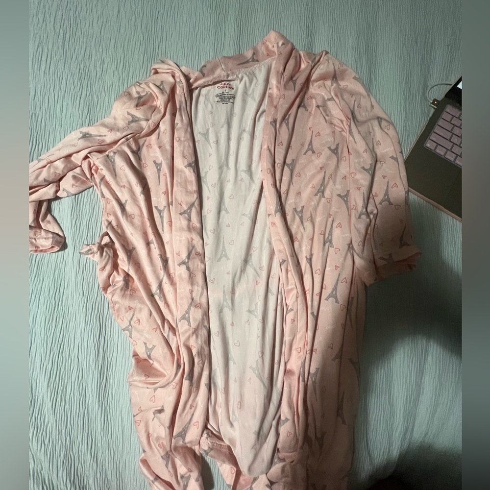super cute eiffel tower robe says small but fits like a large only worn once.